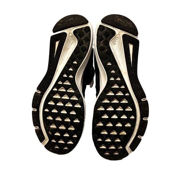 Nike Women Size 7.5 Run Swift Black W White Rarely Worn Well Maintained - Picture 8 of 8